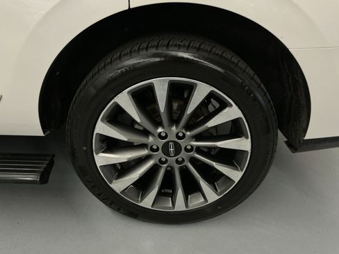 Used 2018 Lincoln Navigator Select w/ Technology Package image 41