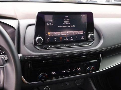 Used 2021 Nissan Rogue SV FWD image 15