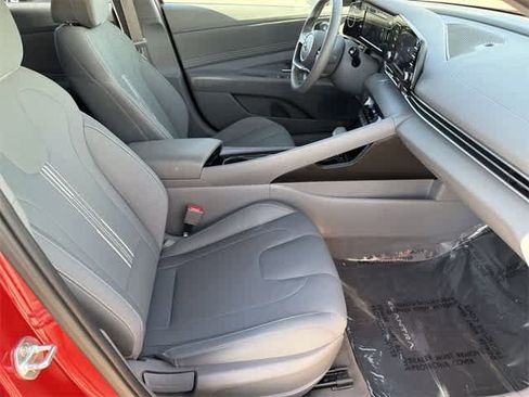 Certified 2022 Hyundai Elantra SEL w/ Convenience Package image 18