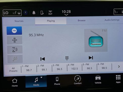 Used 2024 Chrysler Pacifica Touring FWD image 27