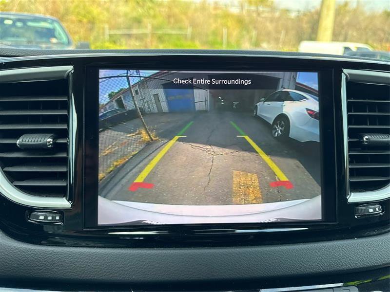Used 2023 Chrysler Pacifica Touring-L FWD image 38