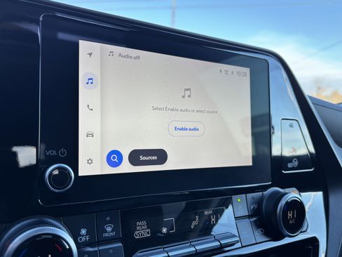 Used 2023 Toyota Highlander XLE image 34