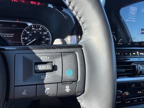 Used 2023 Nissan Pathfinder SL image 15