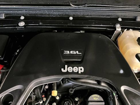 Used 2020 Jeep Gladiator Sport w/ Trailer Tow Package image 31