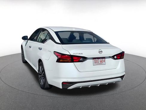 Used 2025 Nissan Altima 2.5 SV image 11