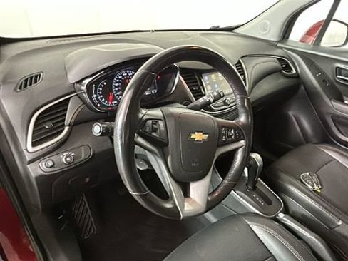 Used 2019 Chevrolet Trax LT w/ LT Convenience Package FWD image 14