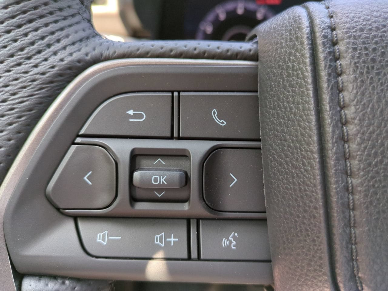 Used 2025 Toyota Tacoma Limited AWD/4WD image 25