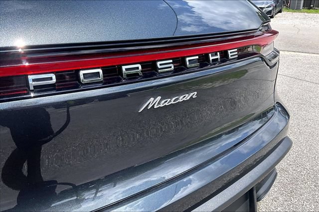 Used 2025 Porsche Macan AWD/4WD image 25