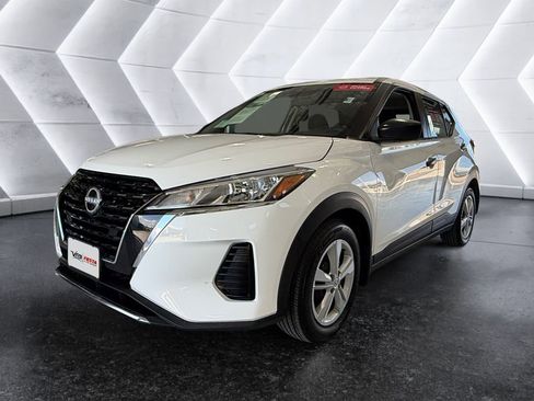 Used 2024 Nissan Kicks S image 3