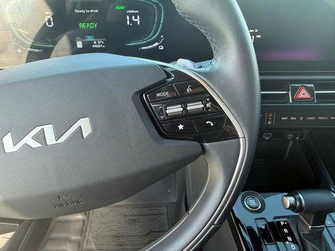 Certified 2023 Kia Niro EX image 17