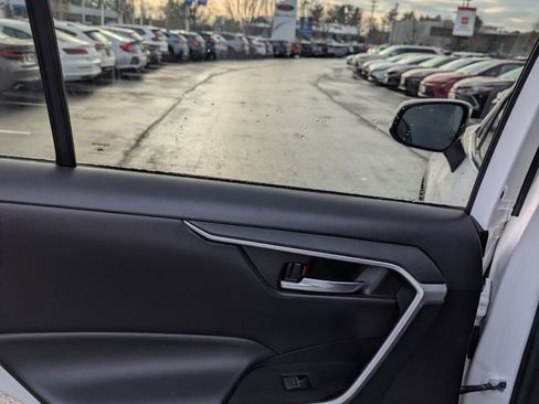 Certified 2022 Toyota RAV4 XLE image 16