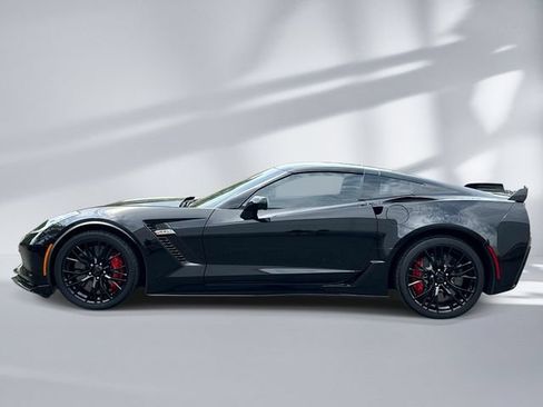 Used 2018 Chevrolet Corvette Z06 RWD image 2