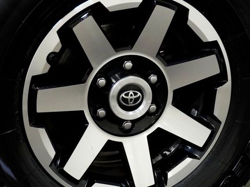 Used 2019 Toyota 4Runner TRD Off-Road Premium image 10