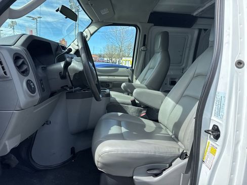 Used 2009 Ford E-250 and Econoline 250 image 7