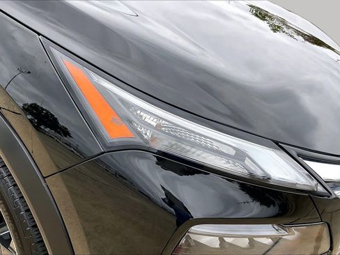 Used 2025 Nissan Rogue SV w/ SV Premium Package FWD image 28