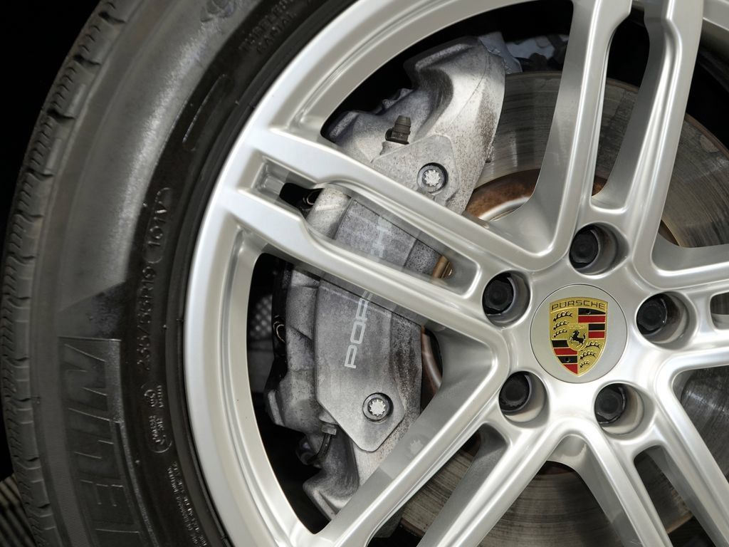 Certified 2021 Porsche Macan AWD/4WD image 17