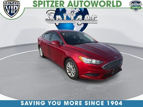 Used 2017 Ford Fusion SE w/ Fusion SE Technology Package FWD image 2