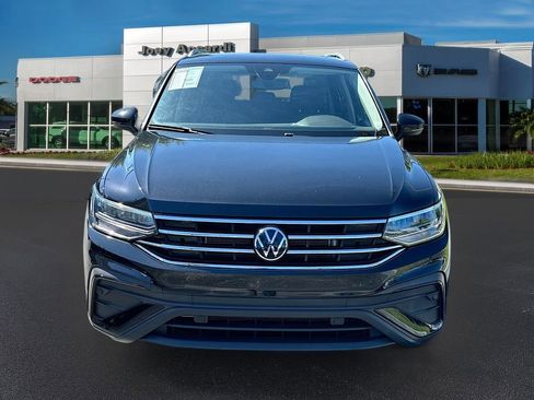 Used 2022 Volkswagen Tiguan SE w/ Panoramic Sunroof Package image 2