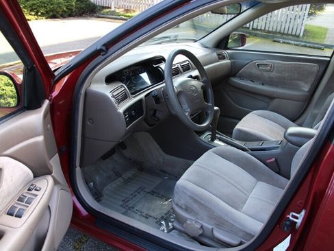 Used 1998 Toyota Camry LE image 5