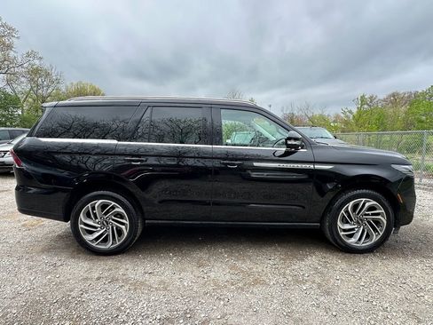 New 2025 Lincoln Navigator Reserve AWD/4WD image 4