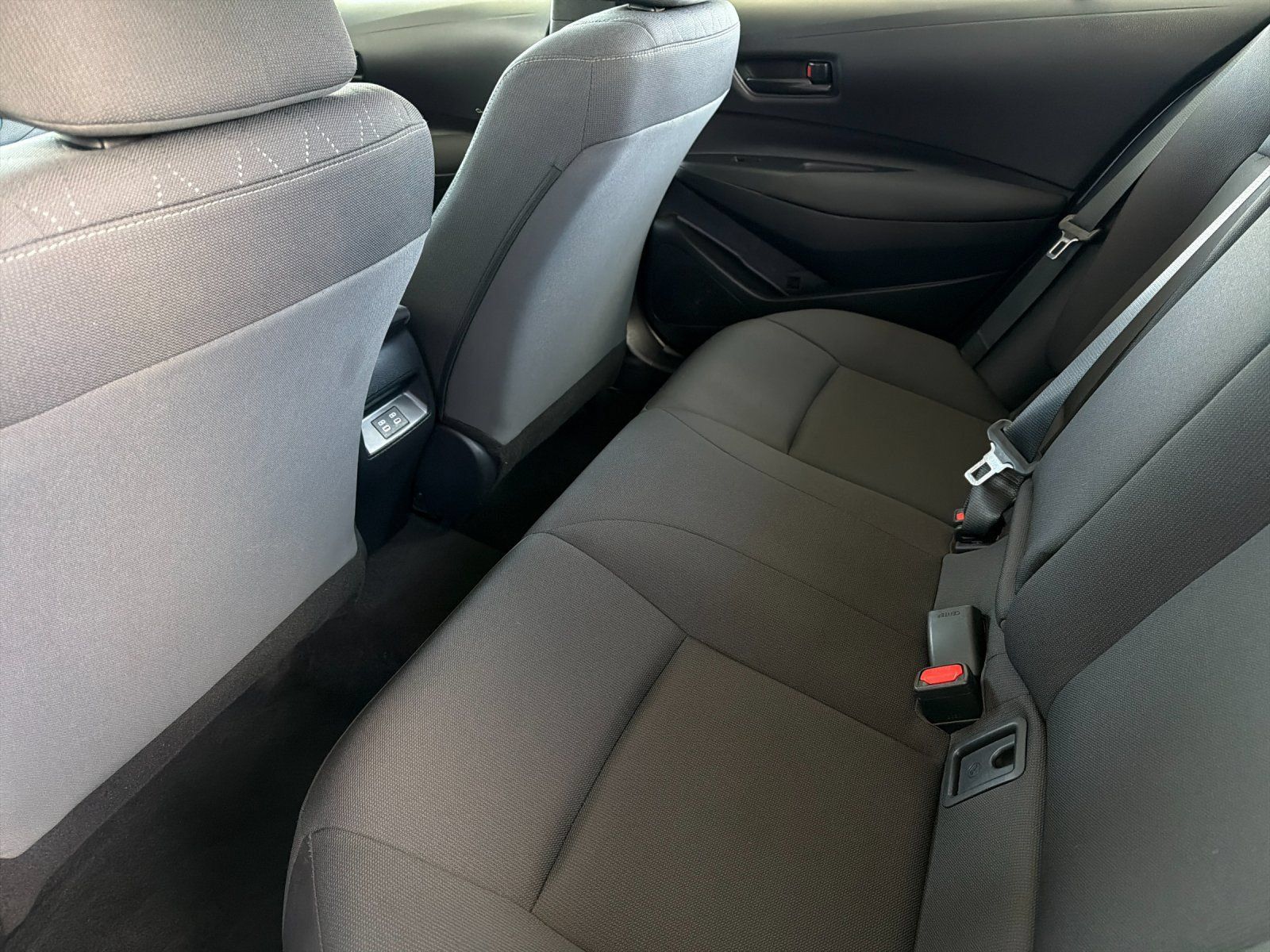 Used 2025 Toyota Corolla LE FWD image 11