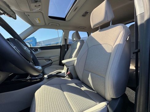 Used 2025 Kia Soul EX image 15