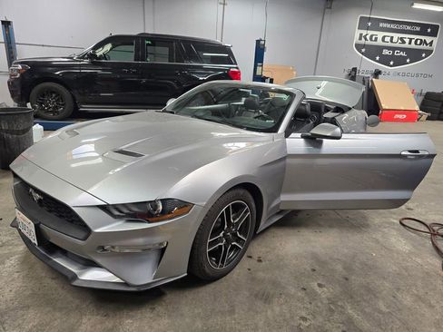 Used 2020 Ford Mustang Premium image 4