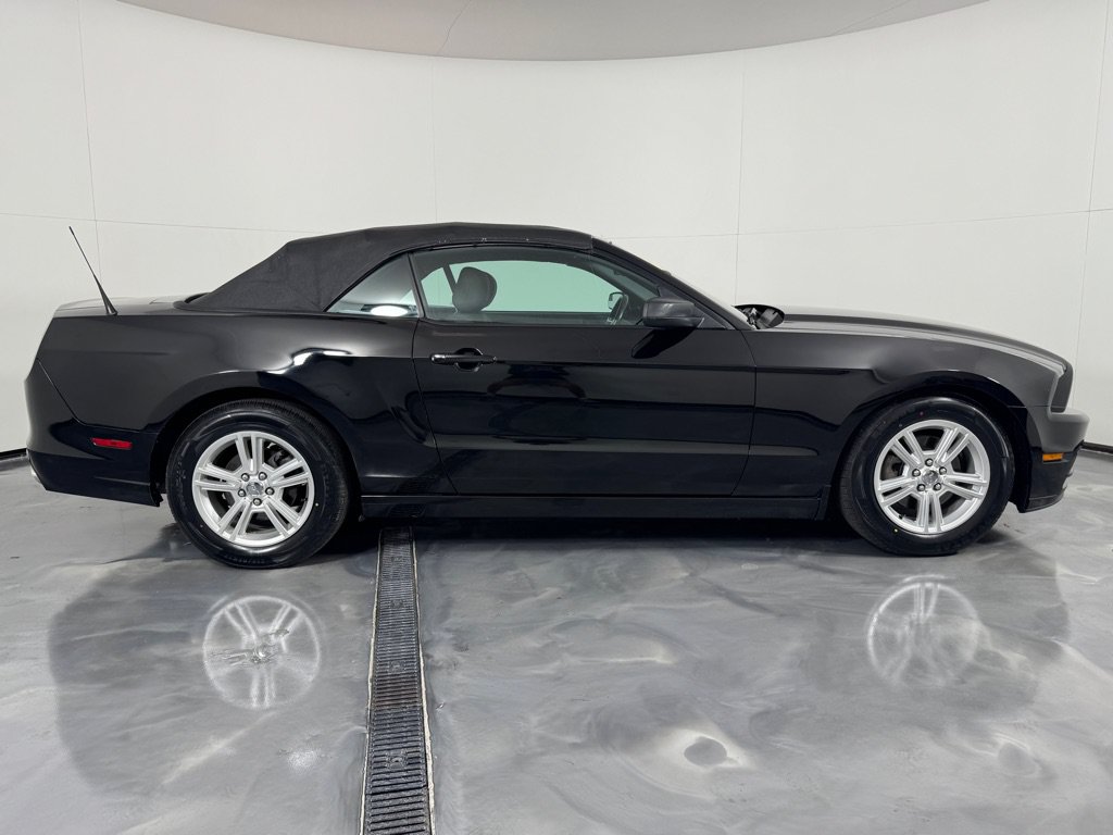 Used 2013 Ford Mustang Convertible RWD image 25