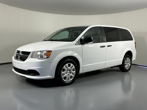 Used 2019 Dodge Grand Caravan SE FWD image 4