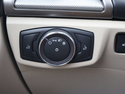Used 2019 Ford Fusion SE FWD image 14