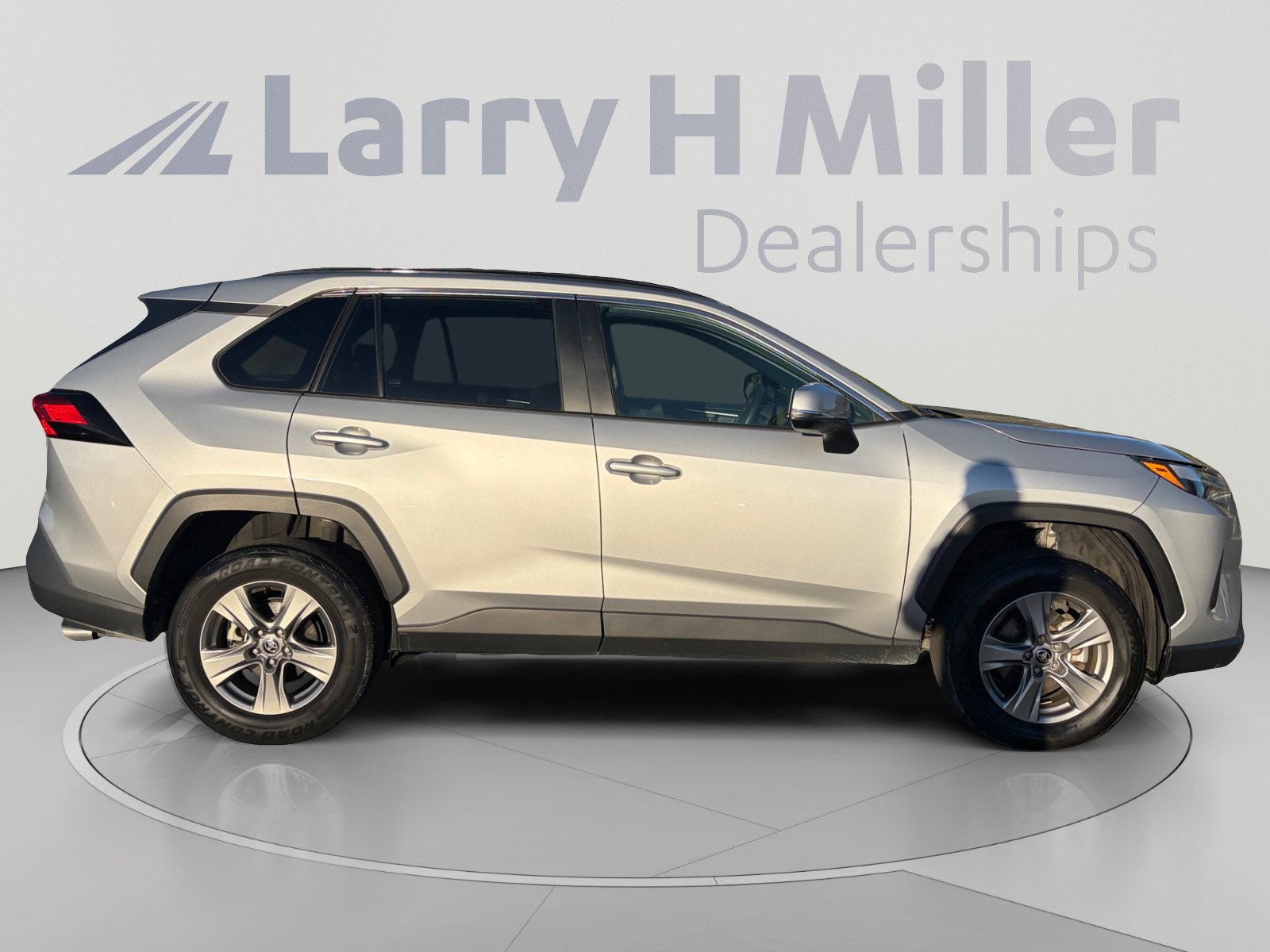 Used 2024 Toyota RAV4 XLE AWD/4WD image 6