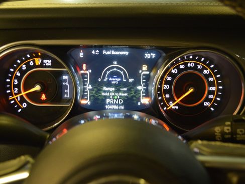 Used 2018 Jeep Wrangler Unlimited Sahara w/ Dual Top Group image 17