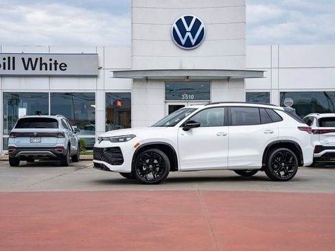 New 2026 Volkswagen Tiguan SE R-Line image 1