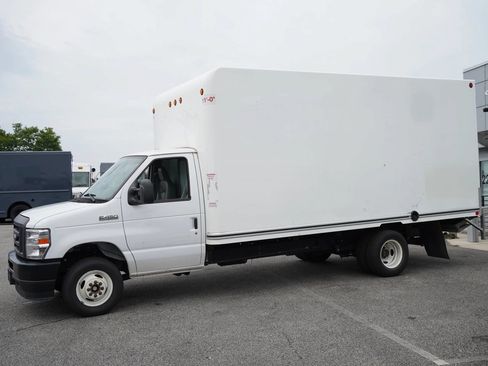 Used 2024 Ford E-450 and Econoline 450 Super Duty w/ Power Windows & Locks Group RWD image 3