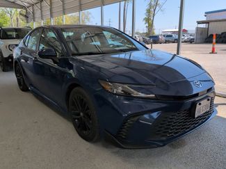 Used 2025 Toyota Camry SE video 2