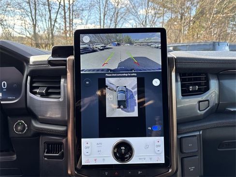 Used 2022 Ford F150 Lightning Lariat image 18