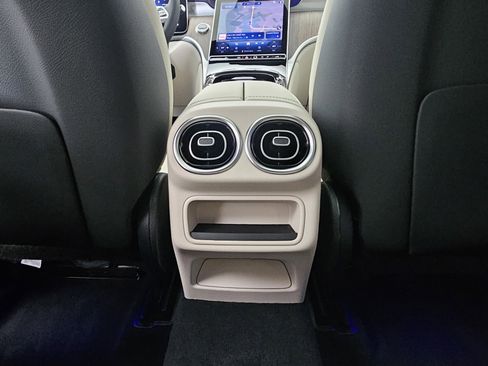 Certified 2025 Mercedes-Benz GLC 300 4MATIC w/ Driver Assistance Package image 27