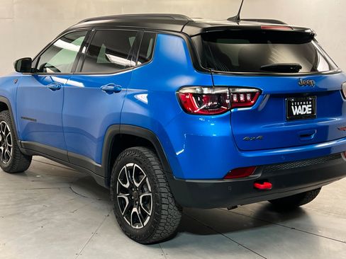 Used 2025 Jeep Compass Trailhawk AWD/4WD image 3