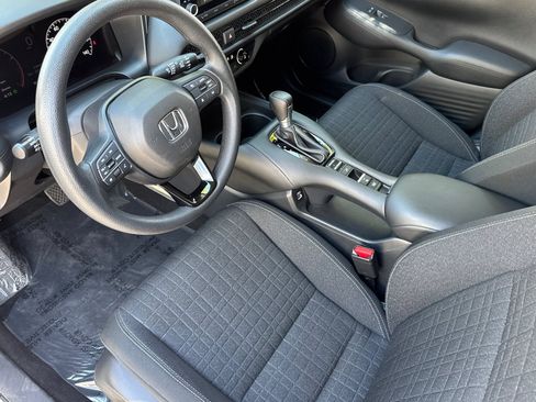 Used 2023 Honda HR-V LX image 4