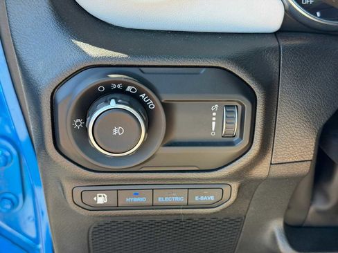 Used 2023 Jeep Wrangler Unlimited Sahara AWD/4WD image 15