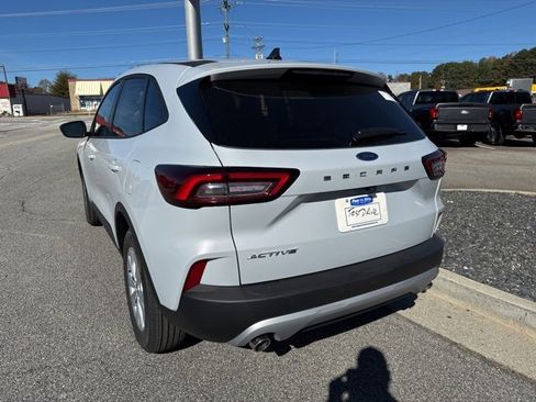 New 2026 Ford Escape Active image 9