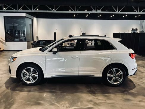 Used 2023 Audi Q3 2.0T Premium w/ Convenience Package AWD/4WD image 2