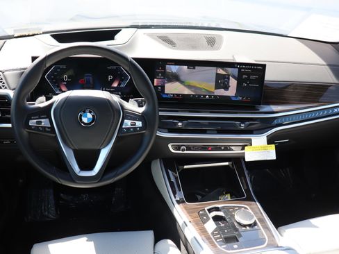 Used 2025 BMW X5 sDrive40i w/ Premium Package image 10