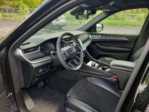 Used 2025 Jeep Grand Cherokee L Altitude AWD/4WD image 11