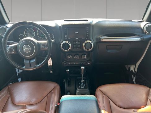 Used 2017 Jeep Wrangler Unlimited Rubicon w/ Connectivity Group AWD/4WD image 12