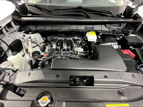 Used 2025 Nissan Pathfinder SV FWD image 9