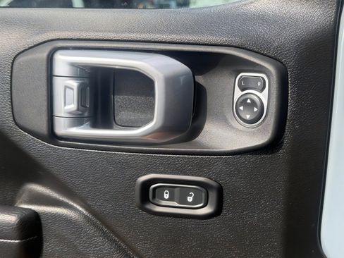 Used 2024 Jeep Wrangler Willys image 32