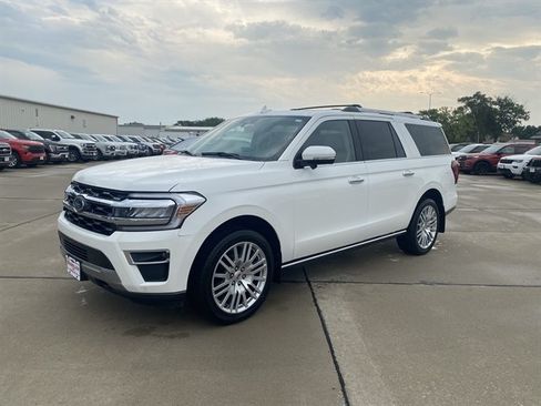 Used 2024 Ford Expedition Max Limited AWD/4WD image 3