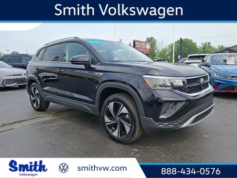 Used 2024 Volkswagen Taos SE image 1
