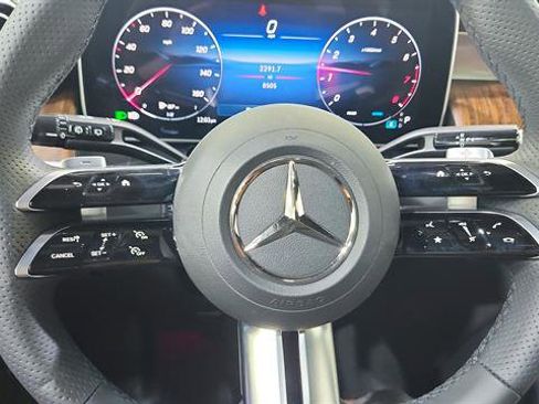 Used 2025 Mercedes-Benz GLC 300 image 17